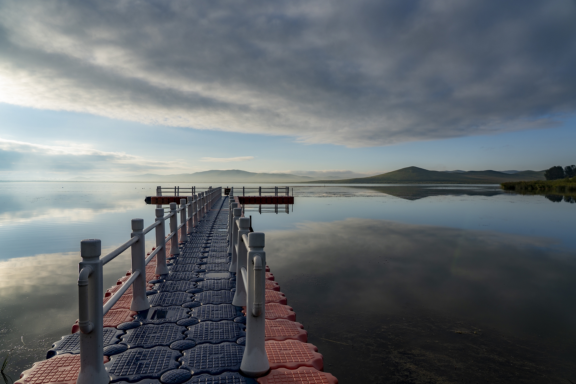 宁静的扎格斯台湖